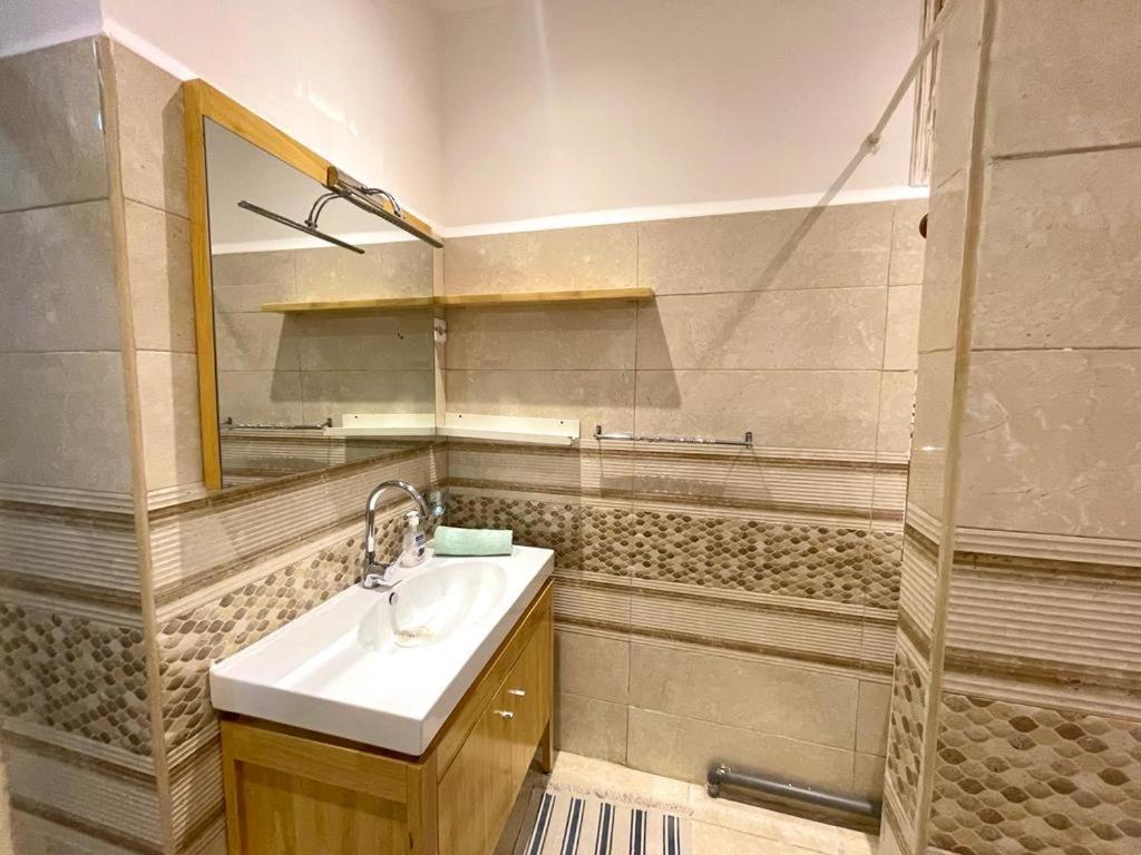 Appartement Dans Immeuble Haussmanien الجزائر العاصمة المظهر الخارجي الصورة